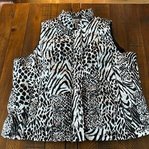 Jones New Yorker sports woman vest. Great print. Excellent condition. Size XL